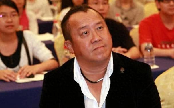嚼口香糖与金沙总裁骑旋转木马挺幼稚凯发网址曾志伟澳门参加电影节台上(图10)