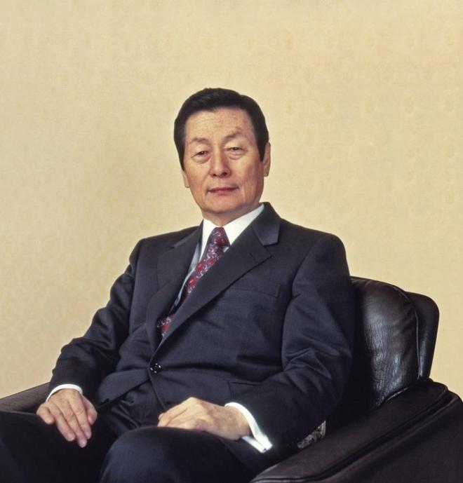 “共享”同一女星亲兄弟为财权内斗互撕K8凯发登录韩国财阀家族丑闻：父子(图2)
